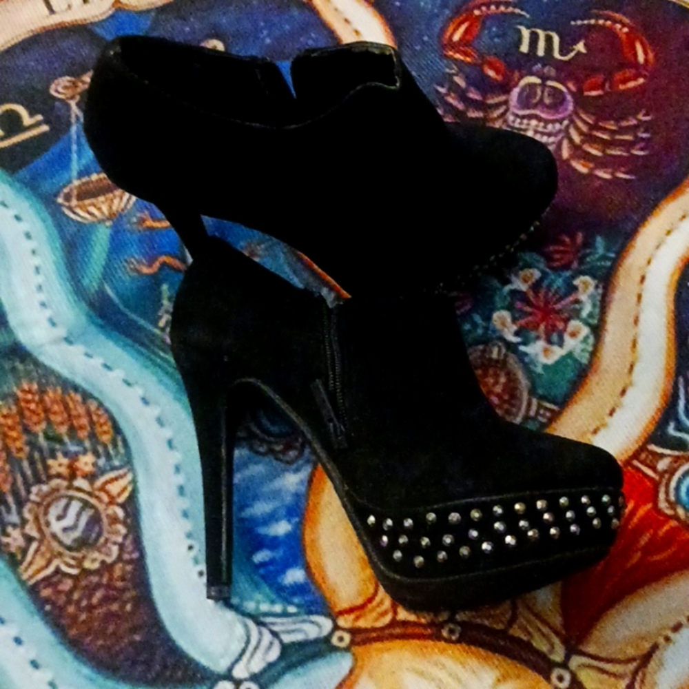 NEW LISTING!!**Studded Stilettos...black faux suede